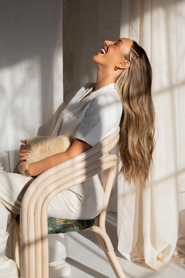 Luxy Hair X Aurora Lovestrand Blonde Balayage Romance Ready Kit 4 Luxy Hair X Aurora Lovestrand Blonde Balayage Romance Ready Kit - Image 4