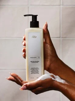 Luxy High-Gloss Smoothing Conditioner 9 Luxy High-Gloss Smoothing Conditioner -Hair Extensions Shop Luxy Hair Extensions High Gloss Smoothing Conditioner 8 4ab0a6e6 c01a 463b b04a 09aca51cc232