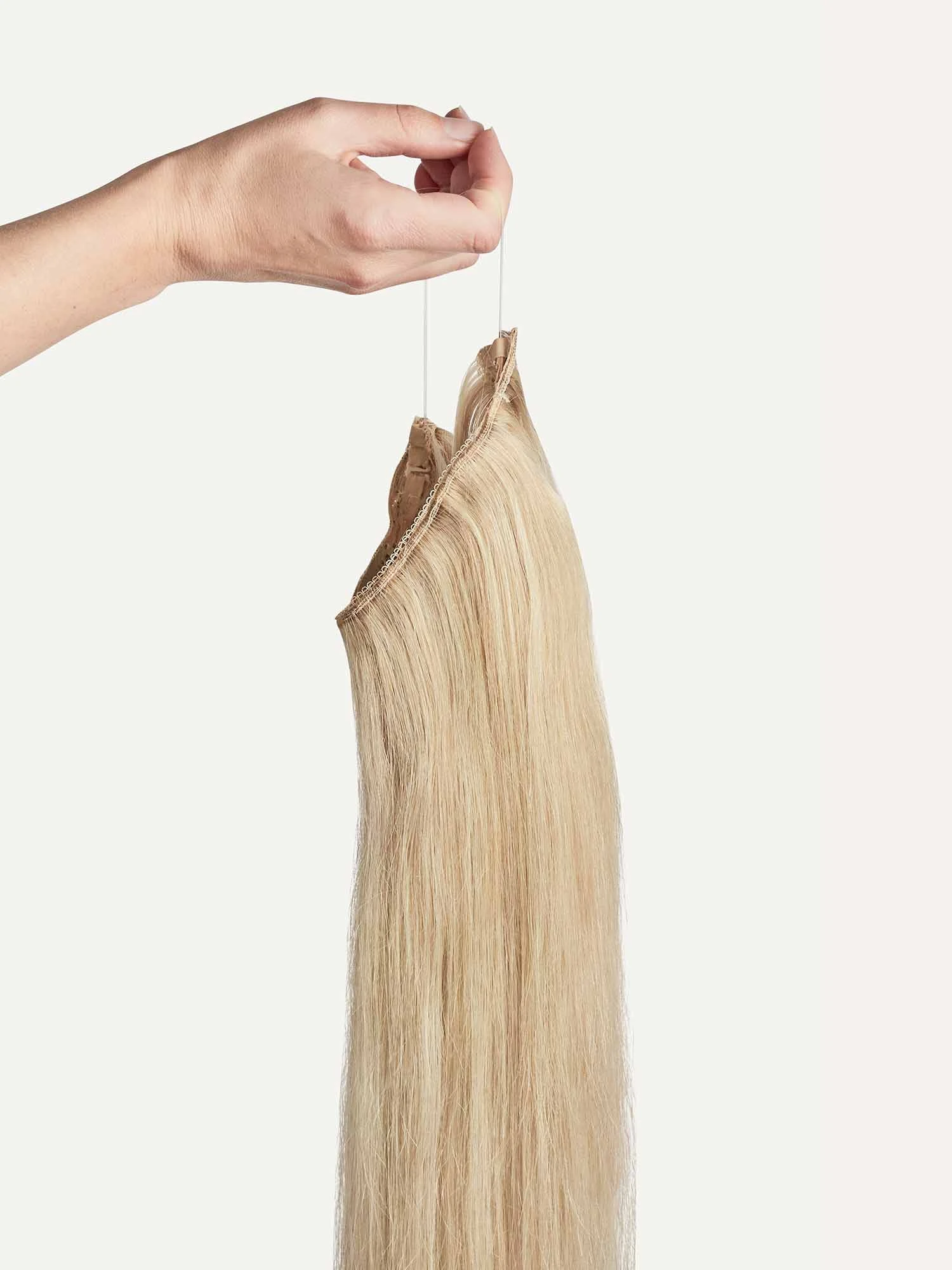 20" Dimensional Beige Blonde Halo® Hair Extensions (180g) 9 20" Dimensional Beige Blonde Halo® Hair Extensions (180g) - Image 9